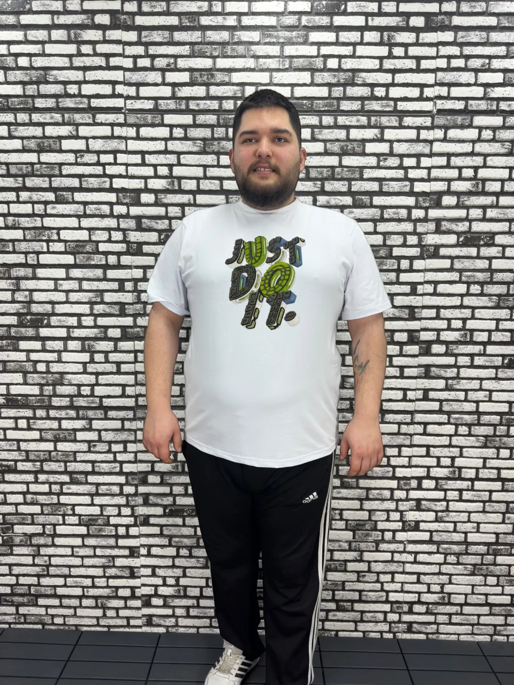 Büyük Beden Erkek Yeni Sezon Kabartma Baskı Tişört Siyah ve Beyaz Renk