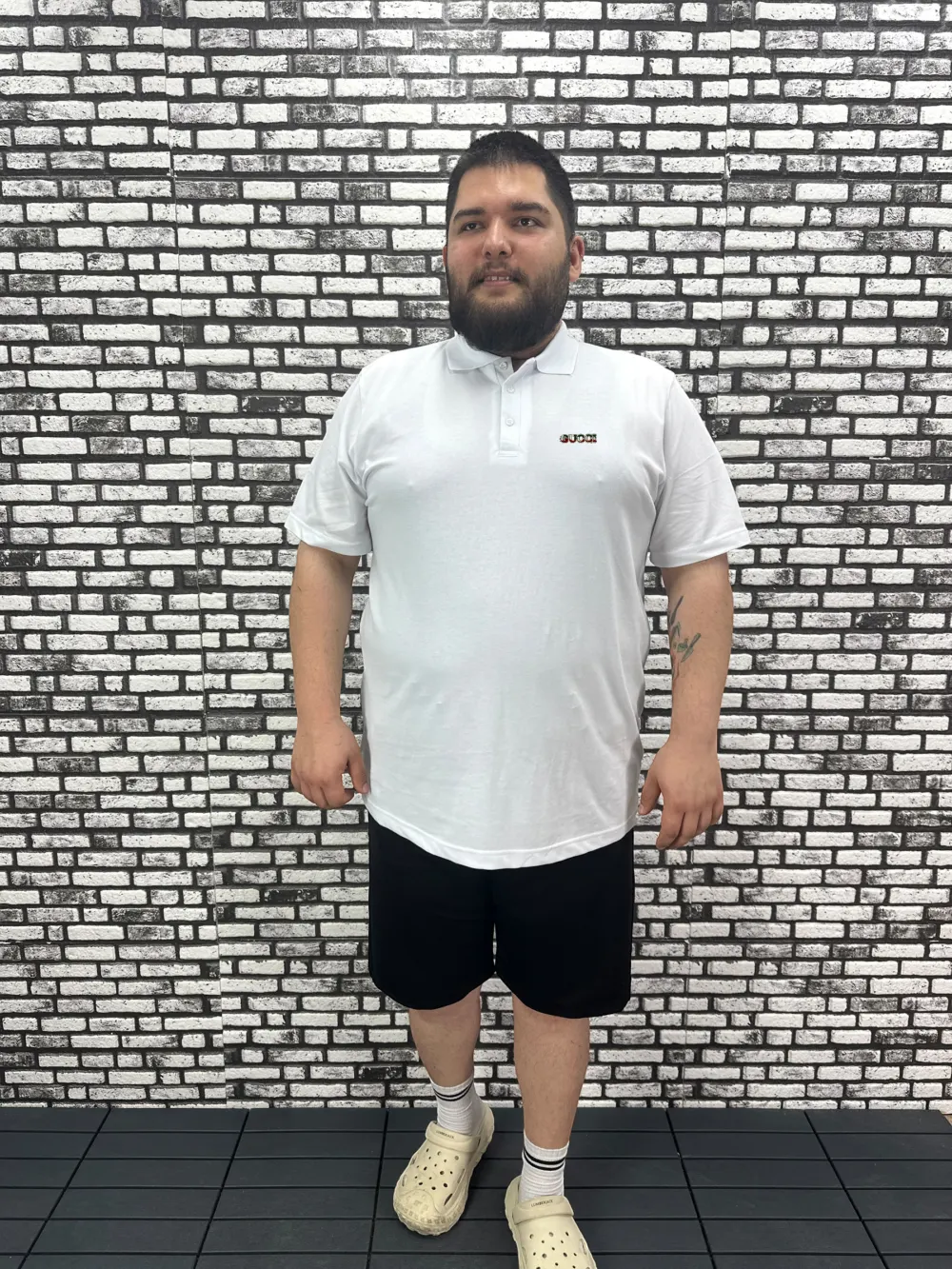 Büyük Beden Erkek Yeni Sezon Yeni Model Yakalı Tişört Siyah Beyaz Renk Silikon Kabartma Baskı
