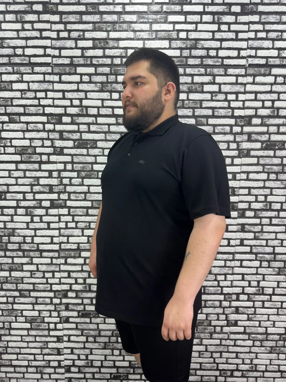 Büyük Beden Erkek Yeni Sezon Yeni Model Yakalı Tişört Siyah Beyaz Renk Koyu Amblem Kauçuk Dikiş