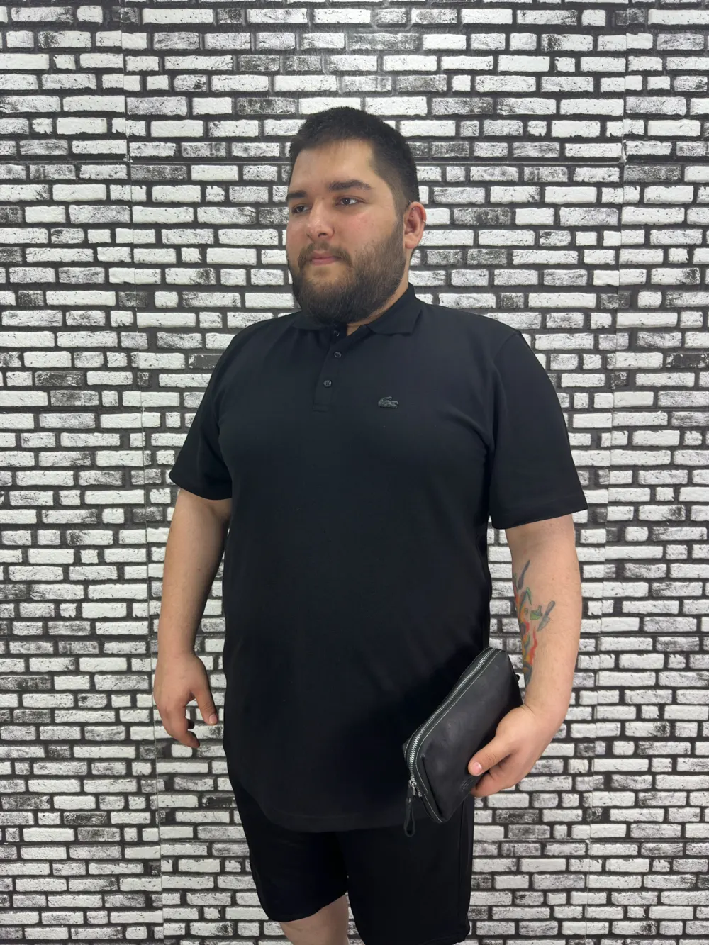 Büyük Beden Erkek Yeni Sezon Yeni Model Yakalı Tişört Siyah Beyaz Renk Koyu Amblem Kauçuk Dikiş