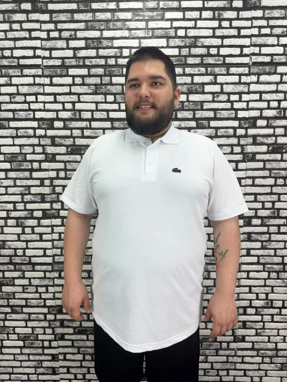 Büyük Beden Erkek Yeni Sezon Yeni Model Yakalı Tişört Siyah Beyaz Renk Koyu Amblem Kauçuk Dikiş